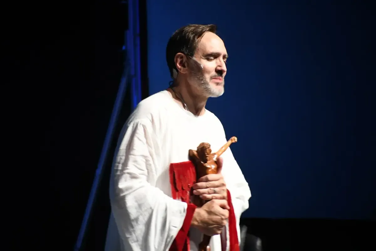 La adaptación teatral del libro "Mi Cristo roto" fue bien recibida por el público tijuanense.