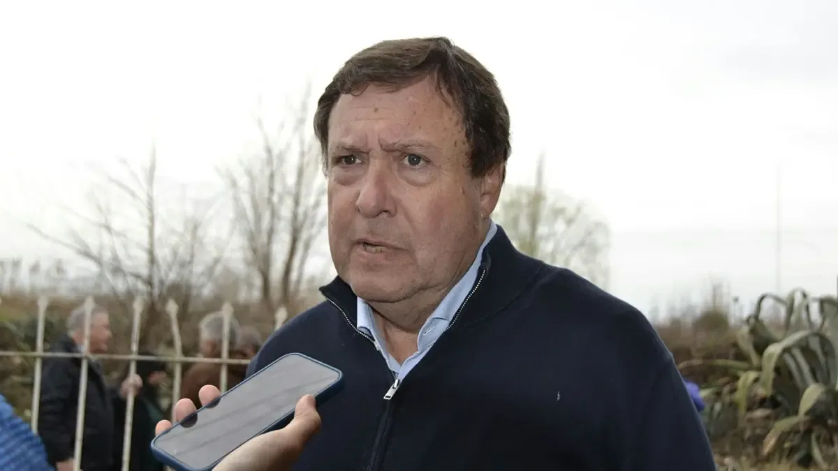 El gobernador de Río Negro exigió una respuesta clara de UNTER tras el hostigamiento a un legislador.