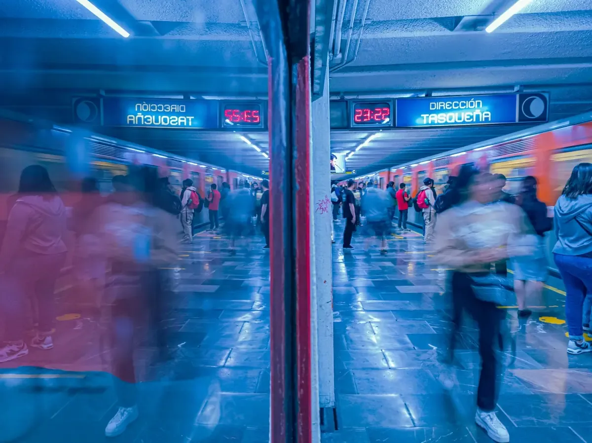 El alcalde de Bogotá busca mejorar la movilidad en su ciudad mediante el intercambio de experiencias con el Metro de la CDMX.