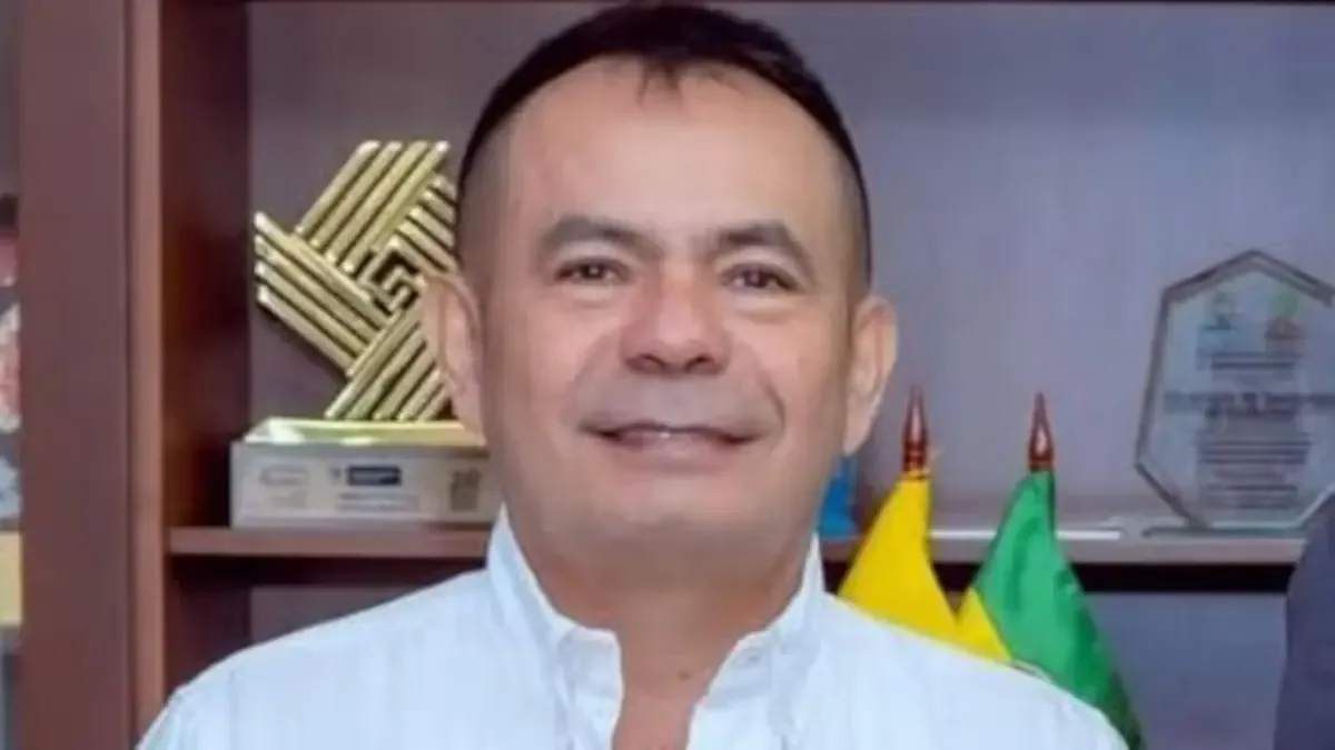 El mandatario local sufrió un atraco violento durante su trayecto entre Popayán y Cali, evidenciando el peligro en la región.