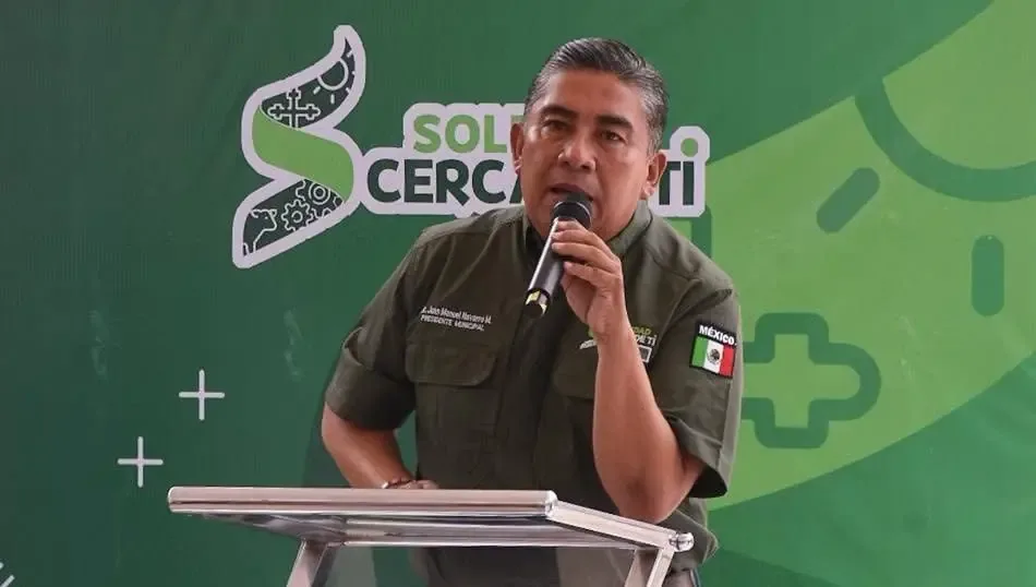 El alcalde critica al Interapas por planear aumentar tarifas cuando el servicio es deficiente.