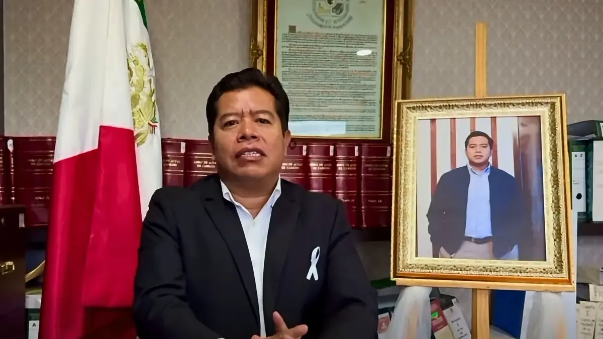 El presidente municipal clamó por el esclarecimiento del crimen tras el hallazgo del cuerpo de su hijo.