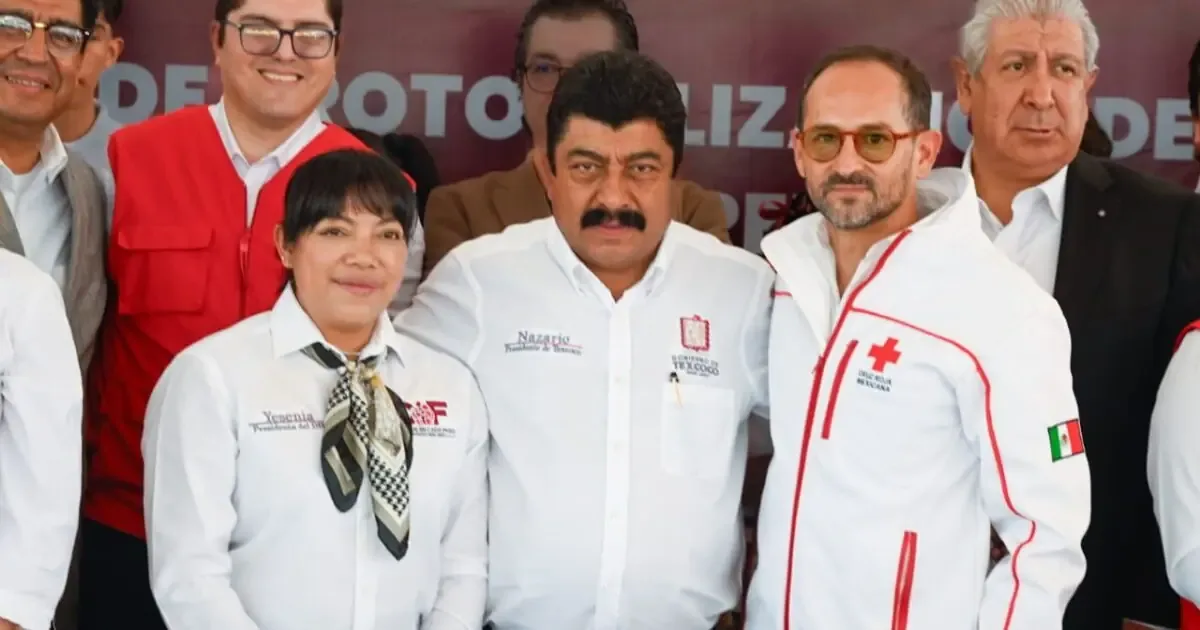 Nazario Gutiérrez, alcalde de Texcoco, enfrenta críticas tras broma inapropiada en evento de la Cruz Roja.