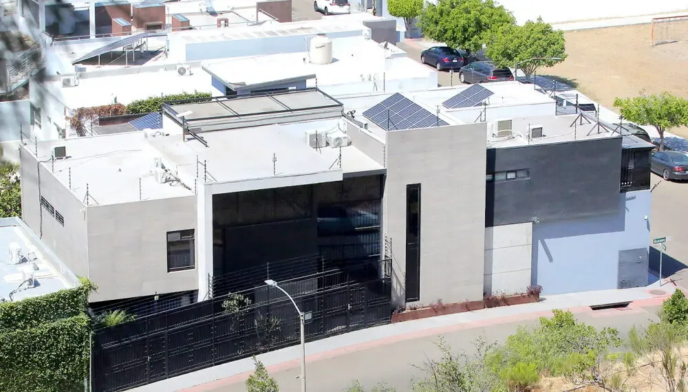 Ismael Burgueño Ruiz enfrenta cuestionamientos sobre su renta en una zona exclusiva, dado su salario neto.