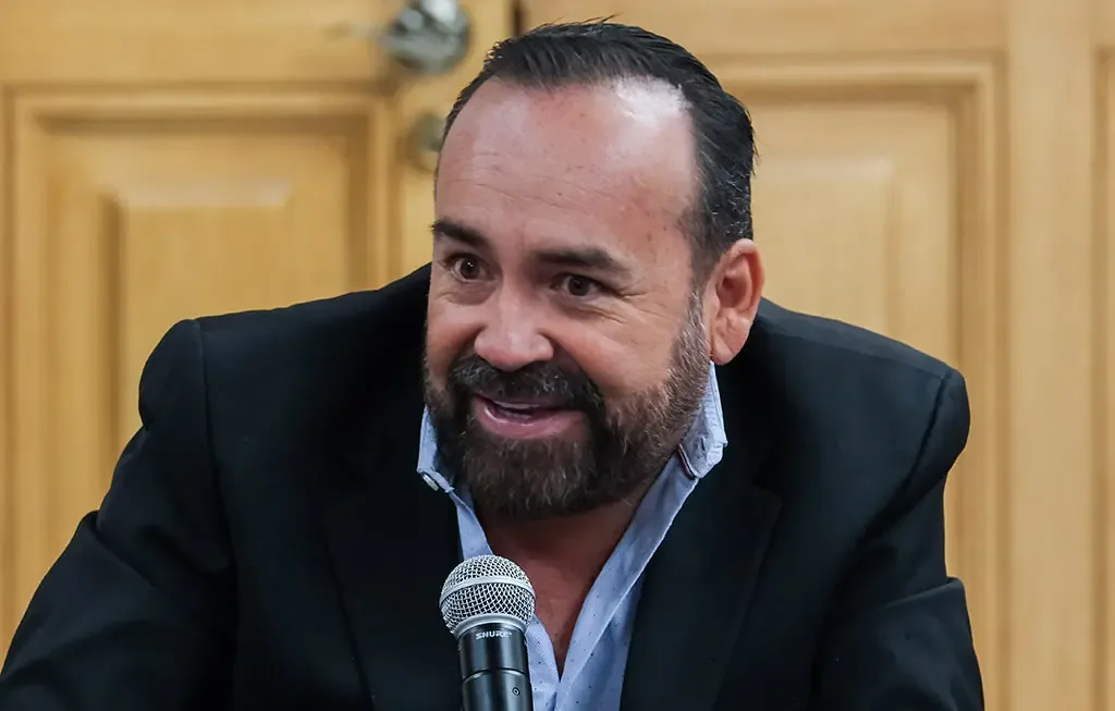 Sergio Chávez busca mayor participación municipal en la toma de decisiones del sistema de agua.