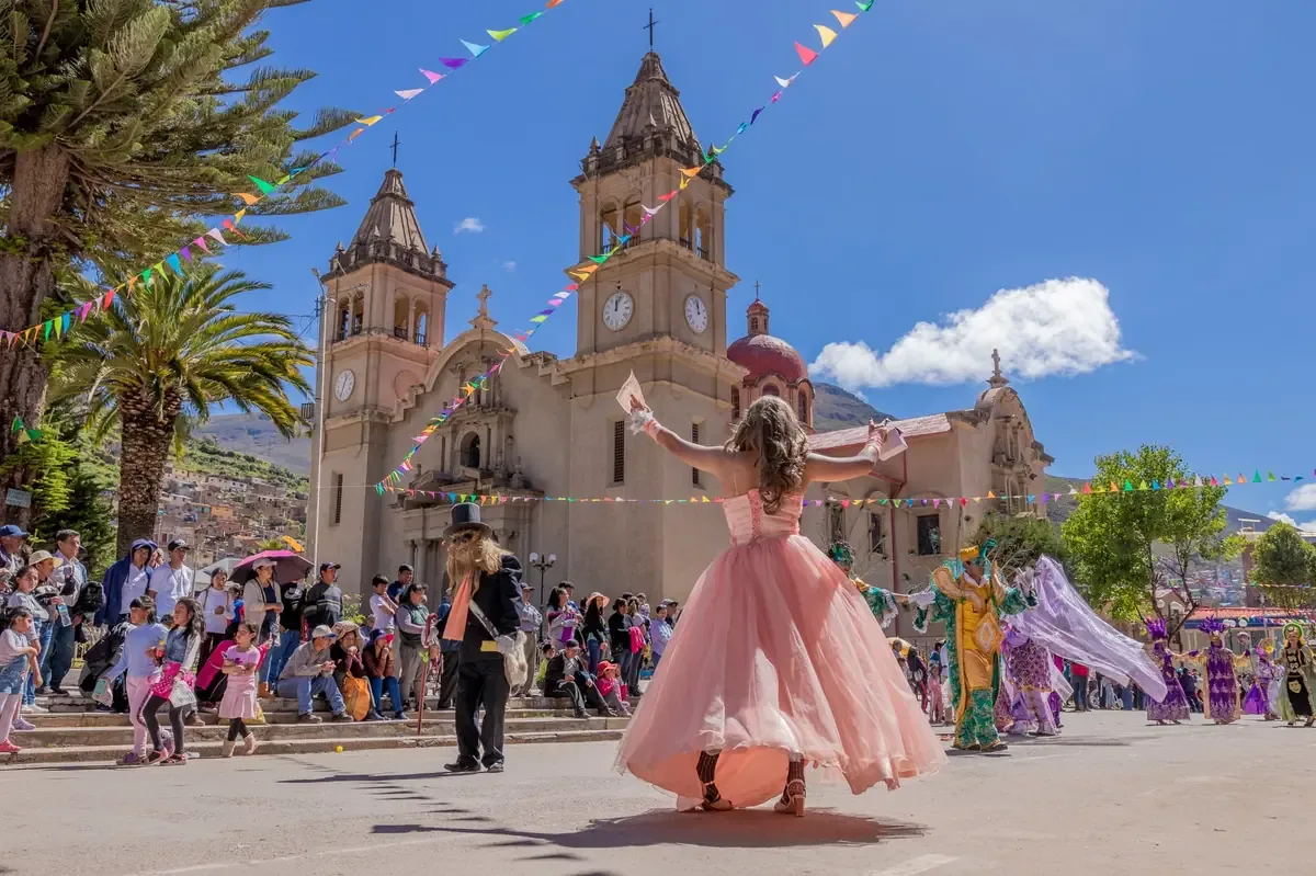 Los informes de labores se convierten en festivales en lugar de rendición de cuentas.