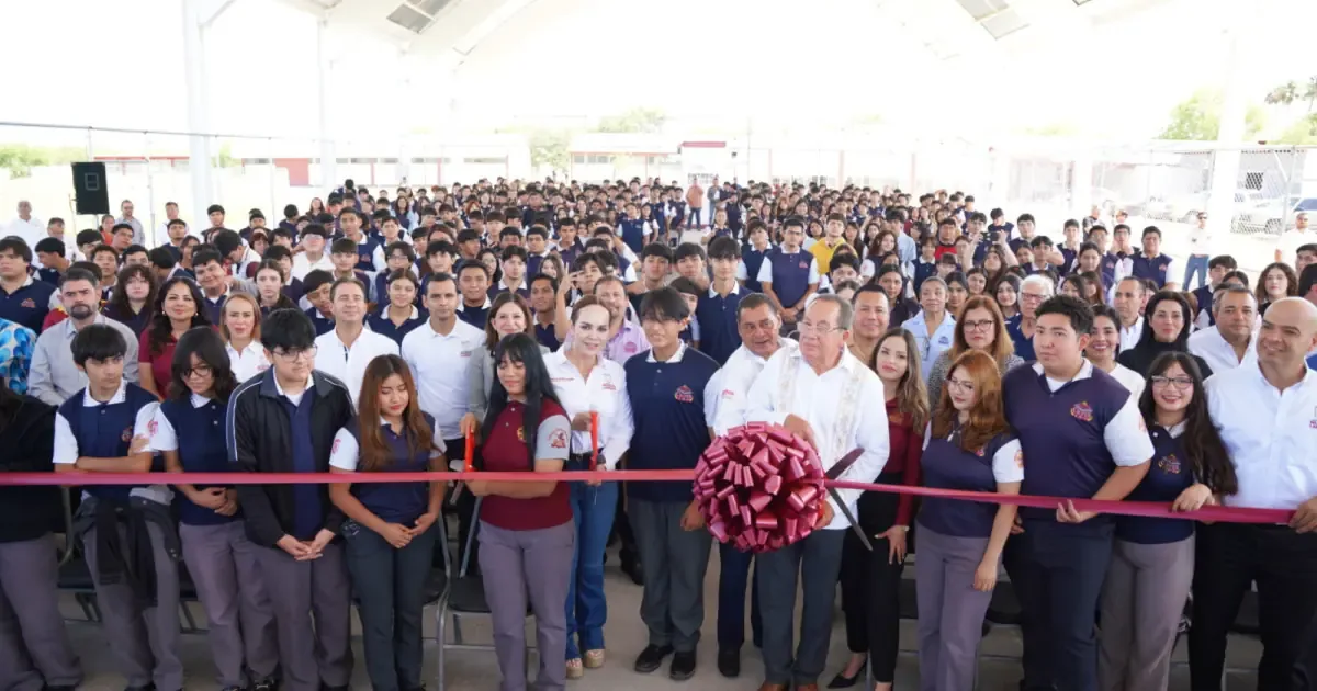 La entrega de una techumbre beneficiará a más de 2,500 estudiantes en Nuevo Laredo.