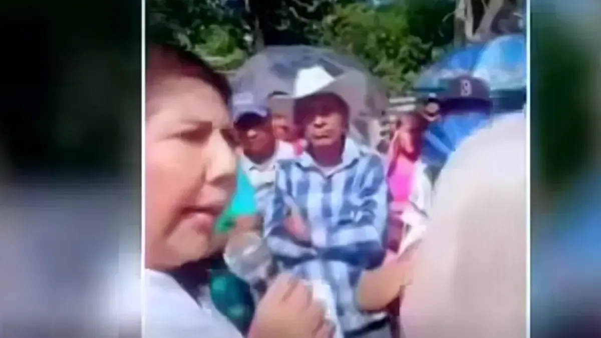 La respuesta de la alcaldesa en una asamblea generó reacciones negativas en redes sociales.