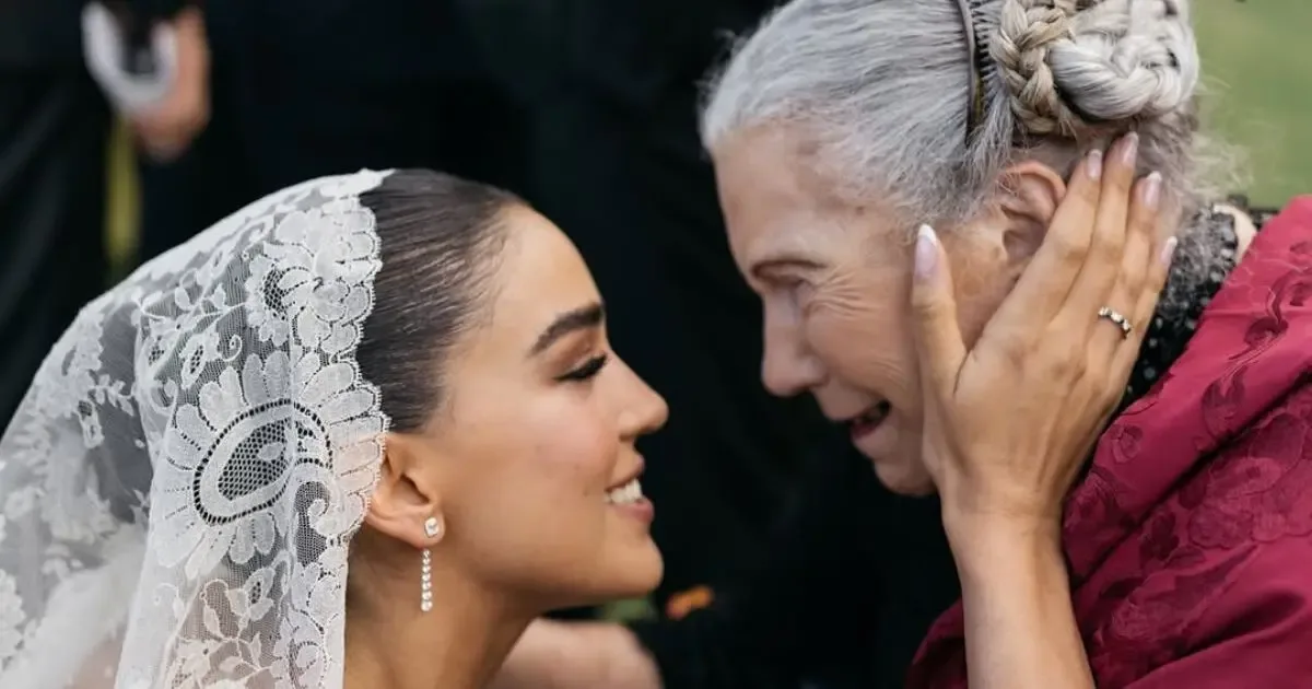 Ale Capetillo rinde tribute a su abuela María del Carmen Vázquez en redes sociales.