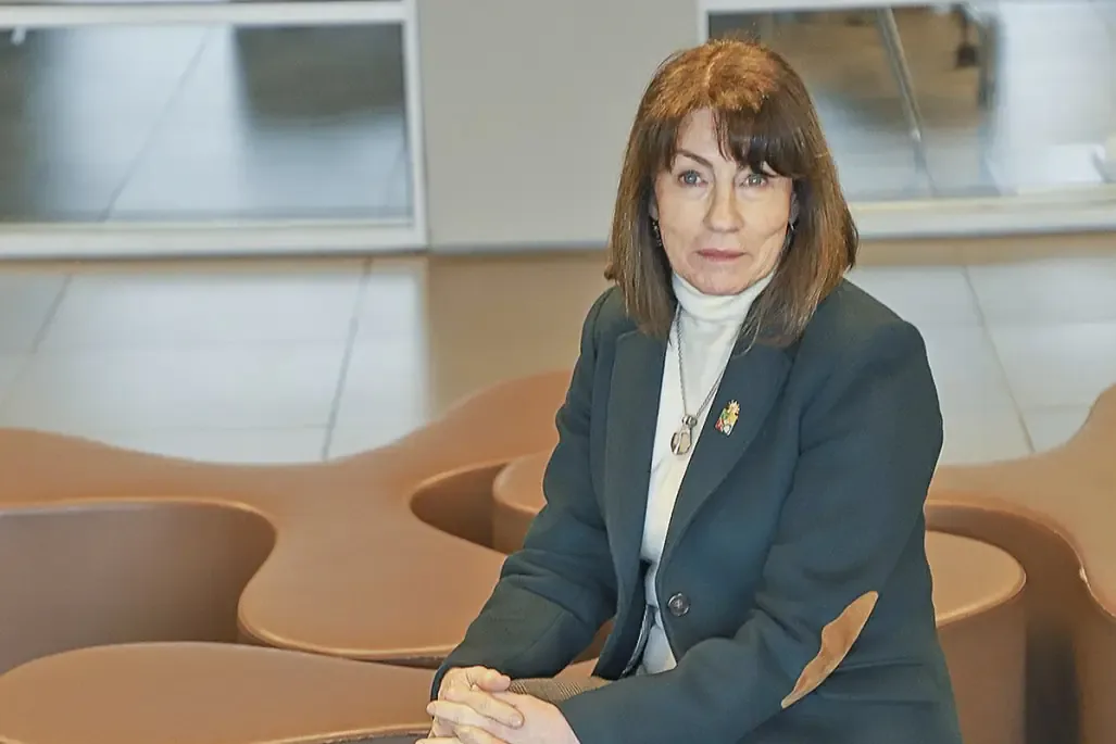 La nueva rectora enfatiza la inversión en capital humano para el desarrollo del país.
