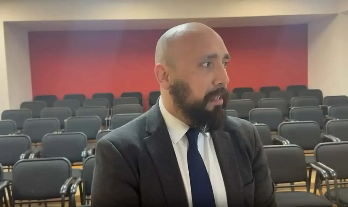 Alejandro Carrasco durante la mesa técnica sobre la CEDH en Chihuahua.