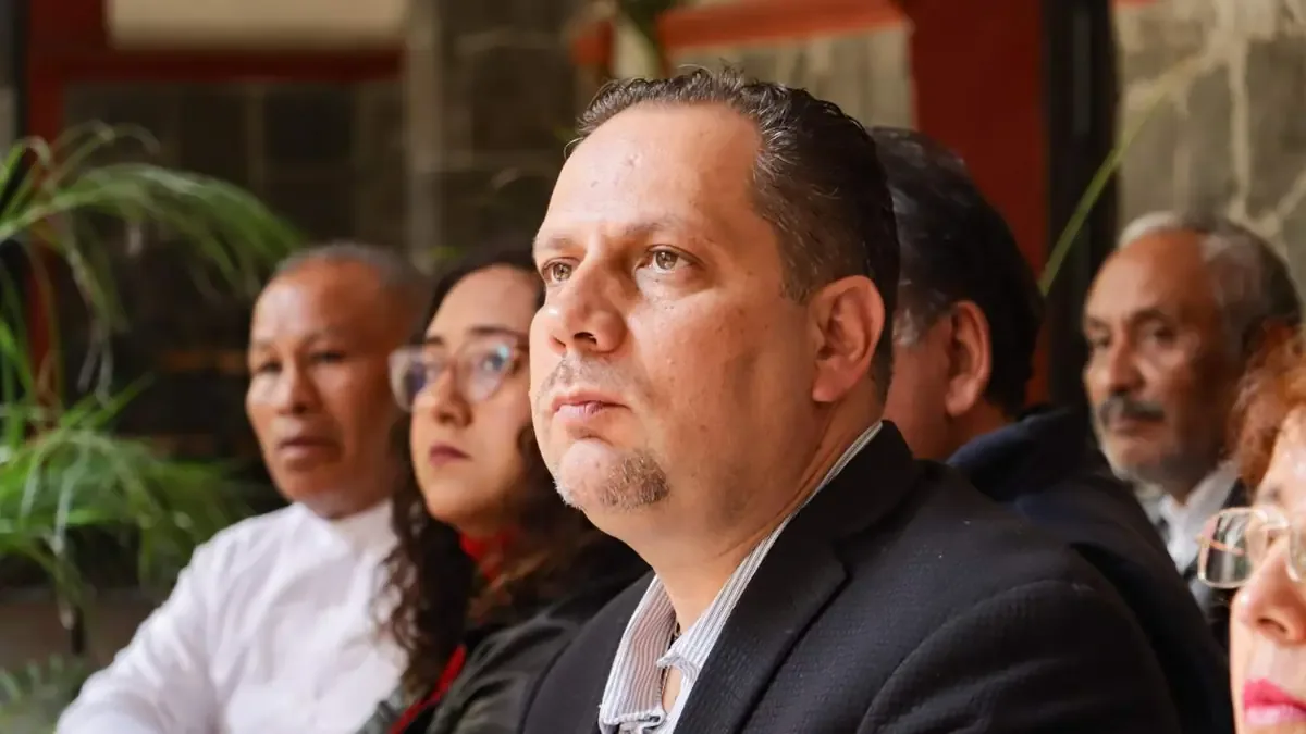 Alejandro Carvajal destaca la importancia de no imponer candidaturas y escuchar a la militancia.