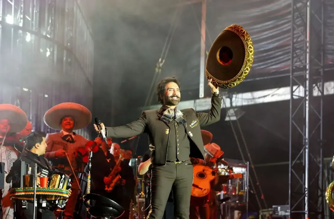 El cantante reunió a una impresionante multitud en "la serenata más grande del mundo" como parte del FIFA Fan Fest 2026.