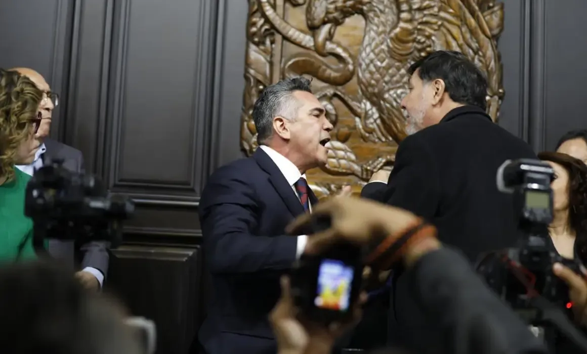 "Alejandro Moreno Cárdenas durante su discurso en la Ciudad de México."
