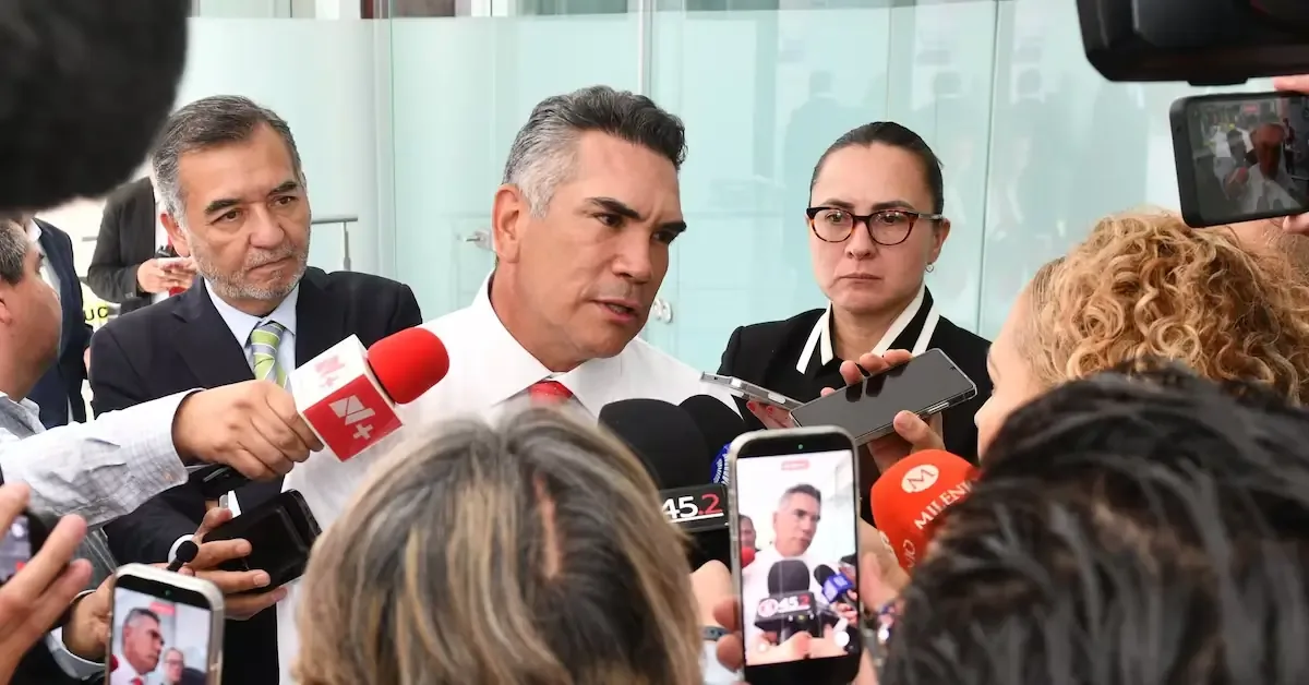 El líder del PRI reafirma el apoyo a la gobernadora de Chihuahua frente a embates de Morena.