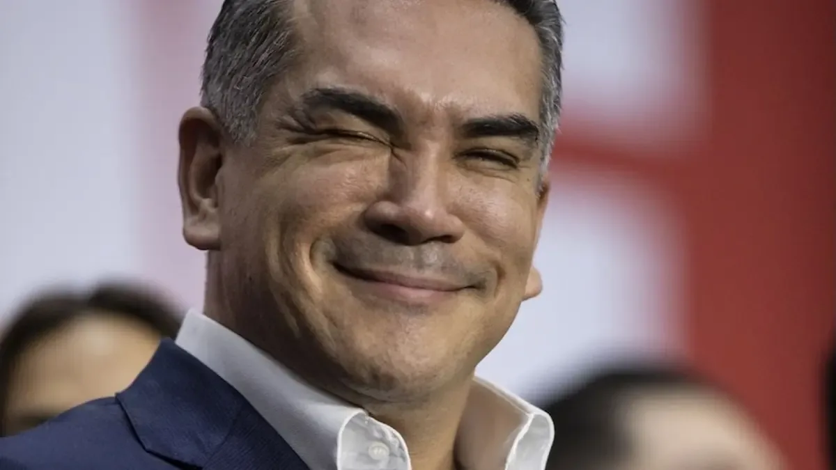 La respuesta del dirigente del PRI incluye acusaciones contundentes al expresidente López Obrador.