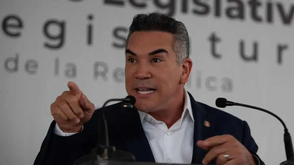 El líder del PRI, Alejandro Moreno, acusa a Morena de vínculos con el crimen organizado tras un informe del NYT.