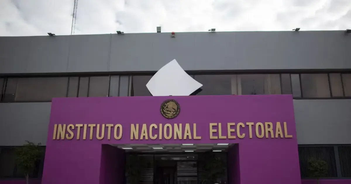 La renuncia de Taddei desencadena exigencias por un nuevo líder imparcial en el INE.
