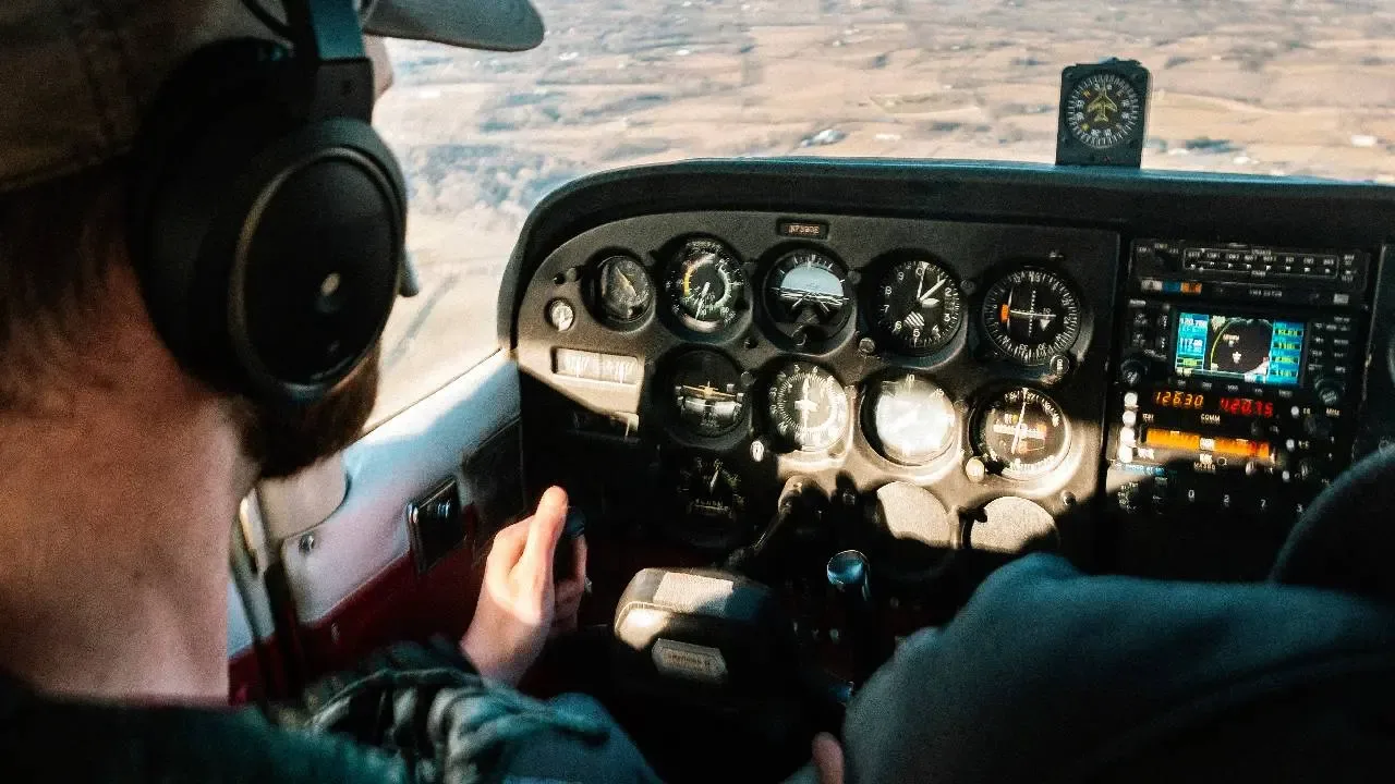 "Alerta de la FAA sobre vuelos en México por actividad militar."