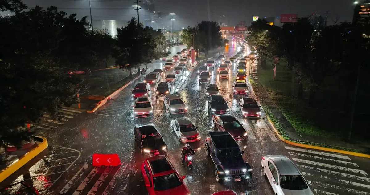La población debe tomar precauciones ante riesgos de deslaves e inundaciones.