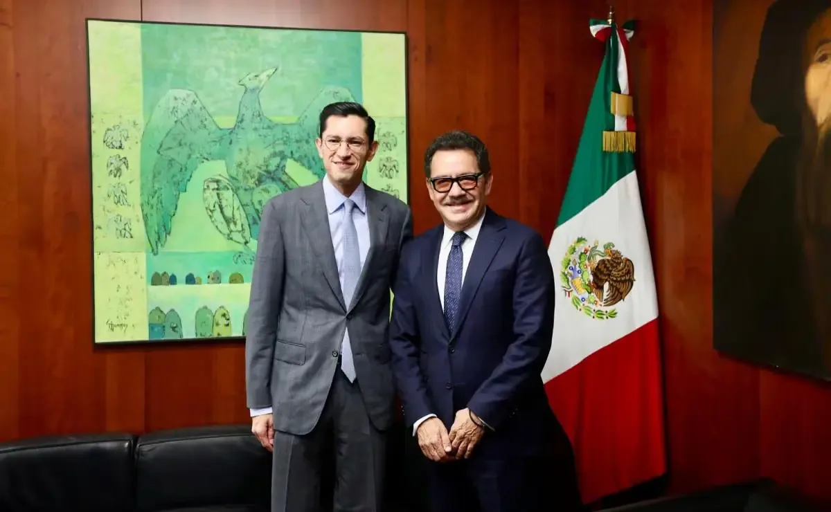 En su comparecencia, el canciller Velasco reitera la importancia de la soberanía nacional en la política exterior de México.