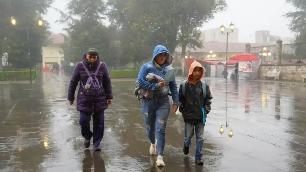 Alertan sobre heladas y lluvias fuertes en varios estados de México.