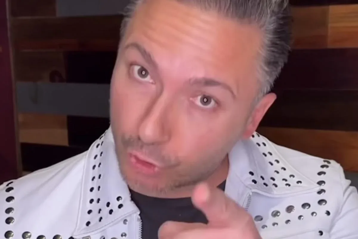 Alex Bisogno confronta a Pati Chapoy por acusaciones familiares.