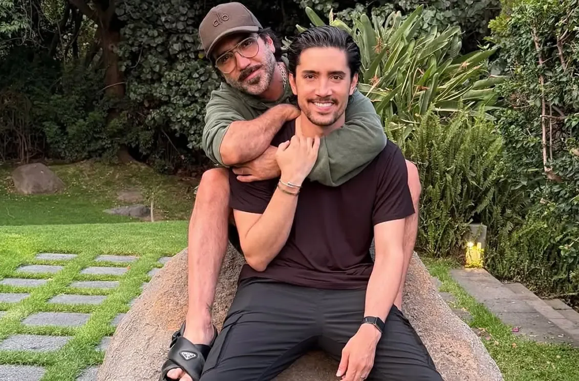 El cantante asegura que no hay distanciamiento con su padre, a pesar de los rumores.