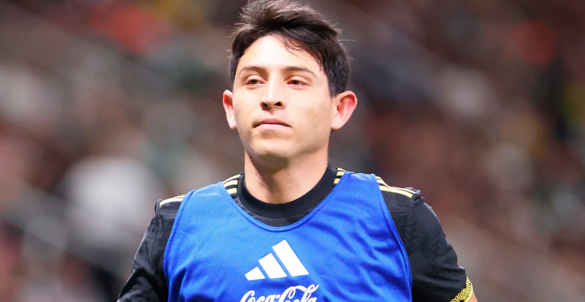 Alexis Gutiérrez en acción con la Selección Mexicana durante un amistoso.