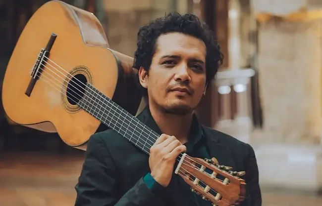 El Festival Internacional de Guitarra de México resalta el talento de nuevos intérpretes como Alfredo Amezcua y otros destacados músicos.