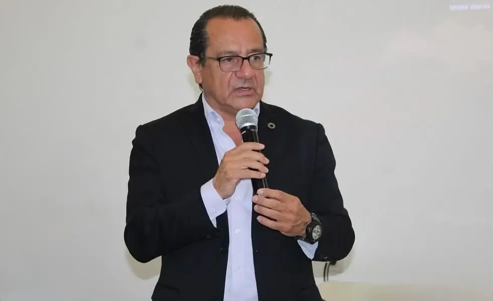 Alfredo Sahagún, presidente reelecto de CANACINTRA Querétaro, durante su presentación.