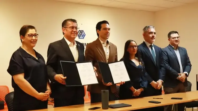 La colaboración busca conectar estudiantes con el sector empresarial para fortalecer su formación profesional.