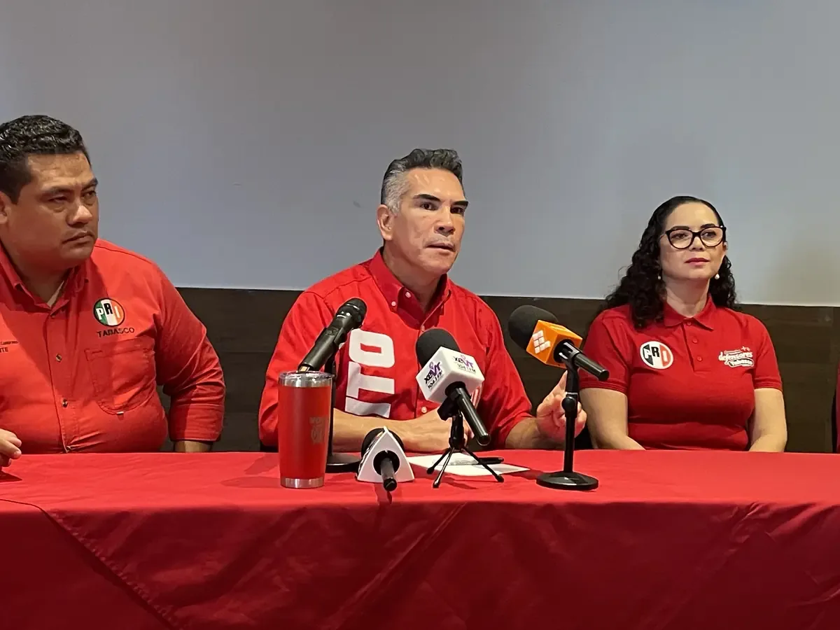 El líder del PRI critica la negativa de MC a aliarse con la oposición y lo considera un satélite de Morena.