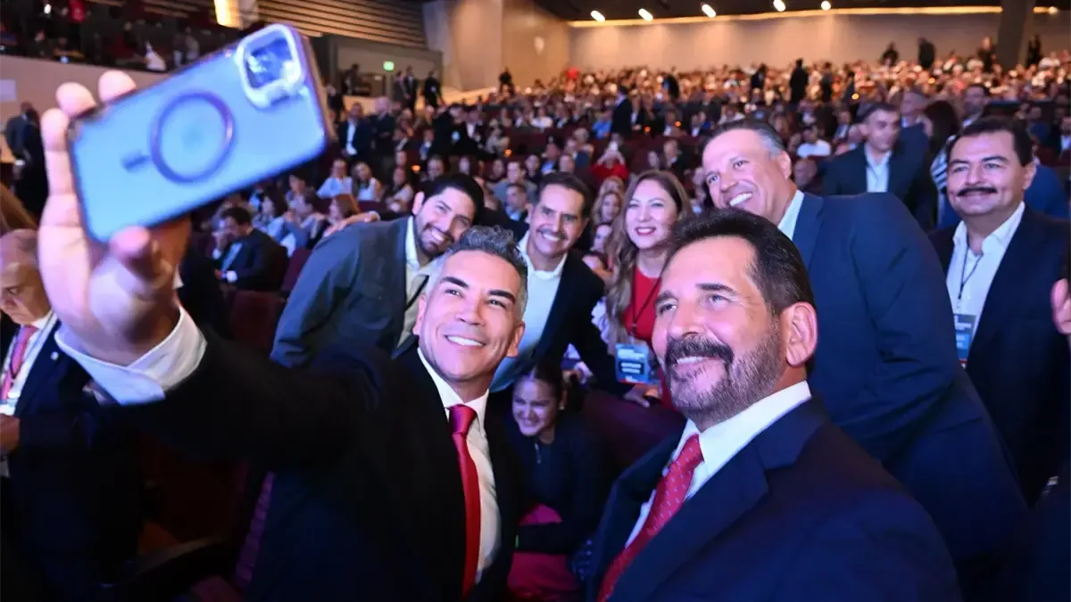 El presidente del PRI elogió el informe de gobierno del alcalde y su gestión social.