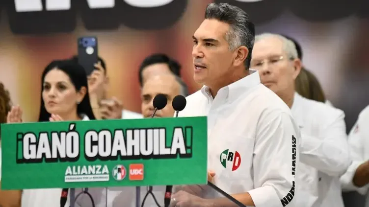 El dirigente del PRI critica la estrategia opositora y destaca la necesidad de una coalición.