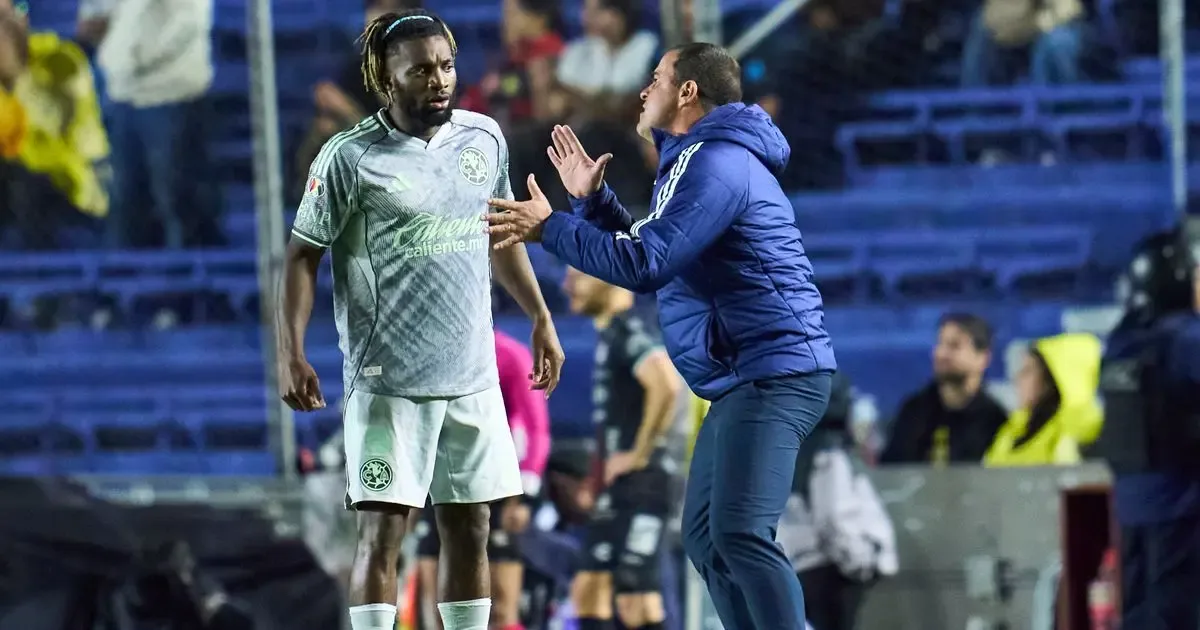 Allan Saint-Maximin en su último partido con el Club América.