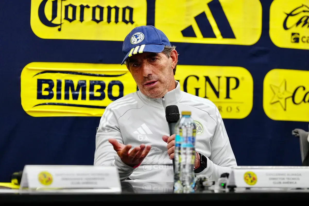 A pesar de liderar la tabla, el técnico del América expresa insatisfacción por el rendimiento del equipo.