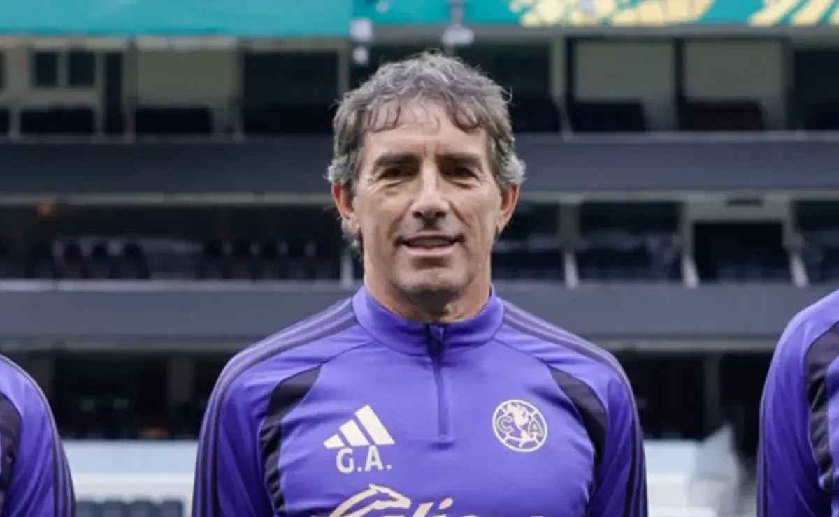 Guillermo Almada, entrenador del América, podría cambiar de selección tras el Apertura 2026.