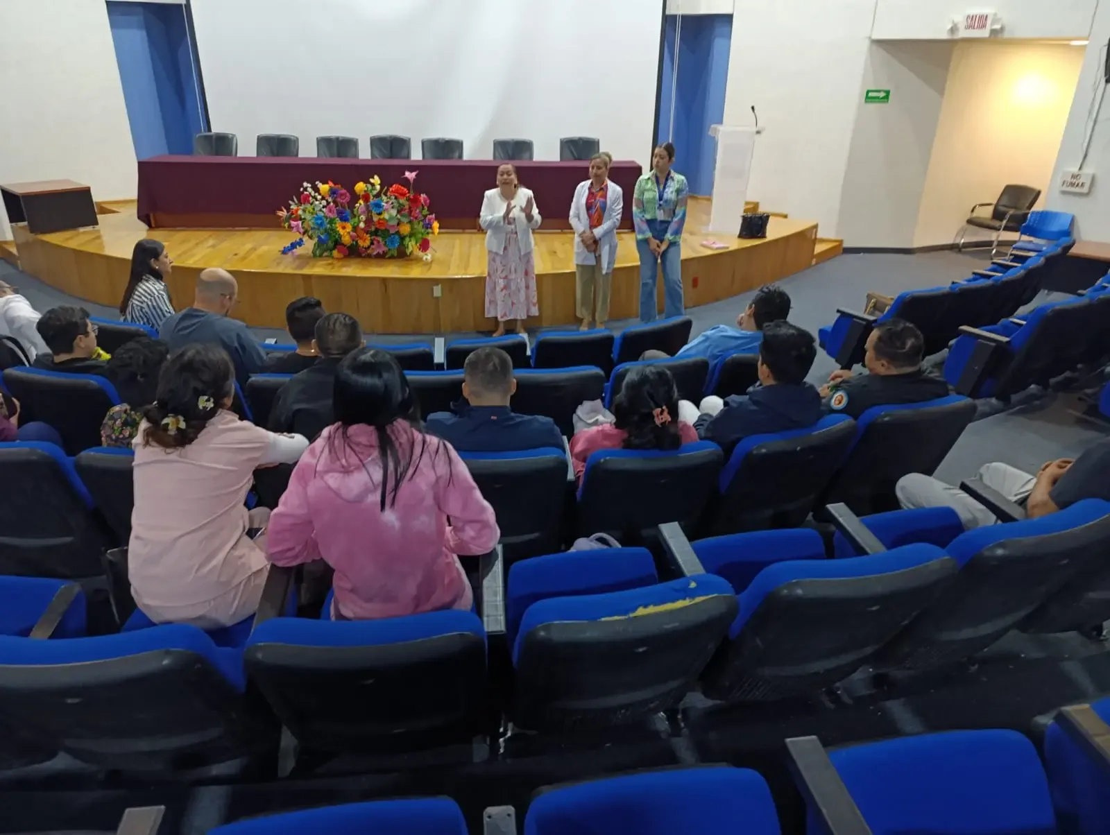 Alondra García Carbajal asegura el pago de becas a médicos residentes en Guerrero.