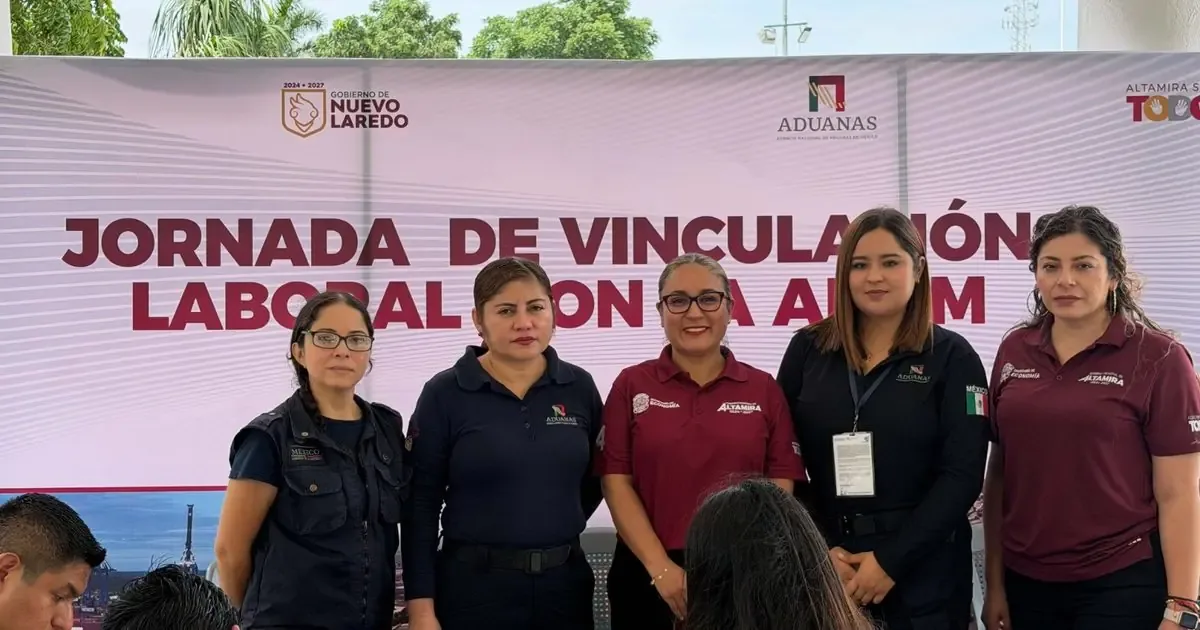 Se logró vincular a 80 profesionistas con la Aduana, fortaleciendo el comercio exterior en la región.
