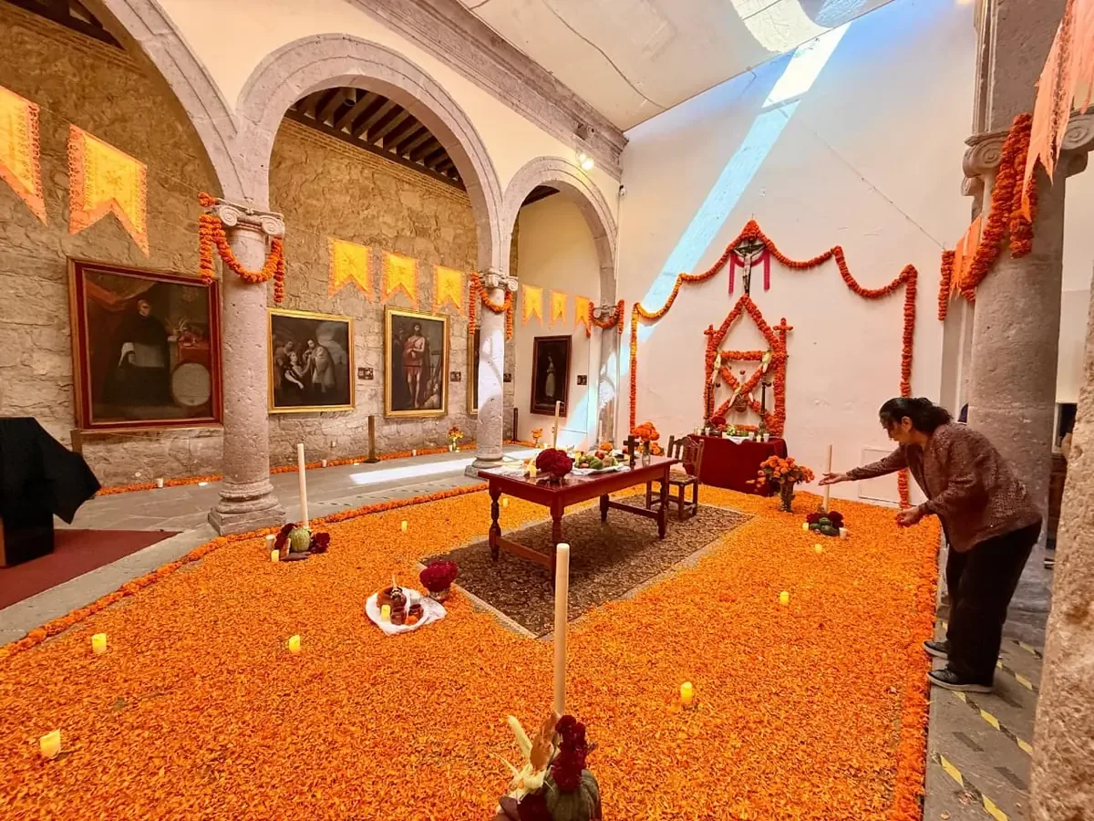 Diversas actividades culturales en Michoacán destacan la tradición del Día de Muertos.