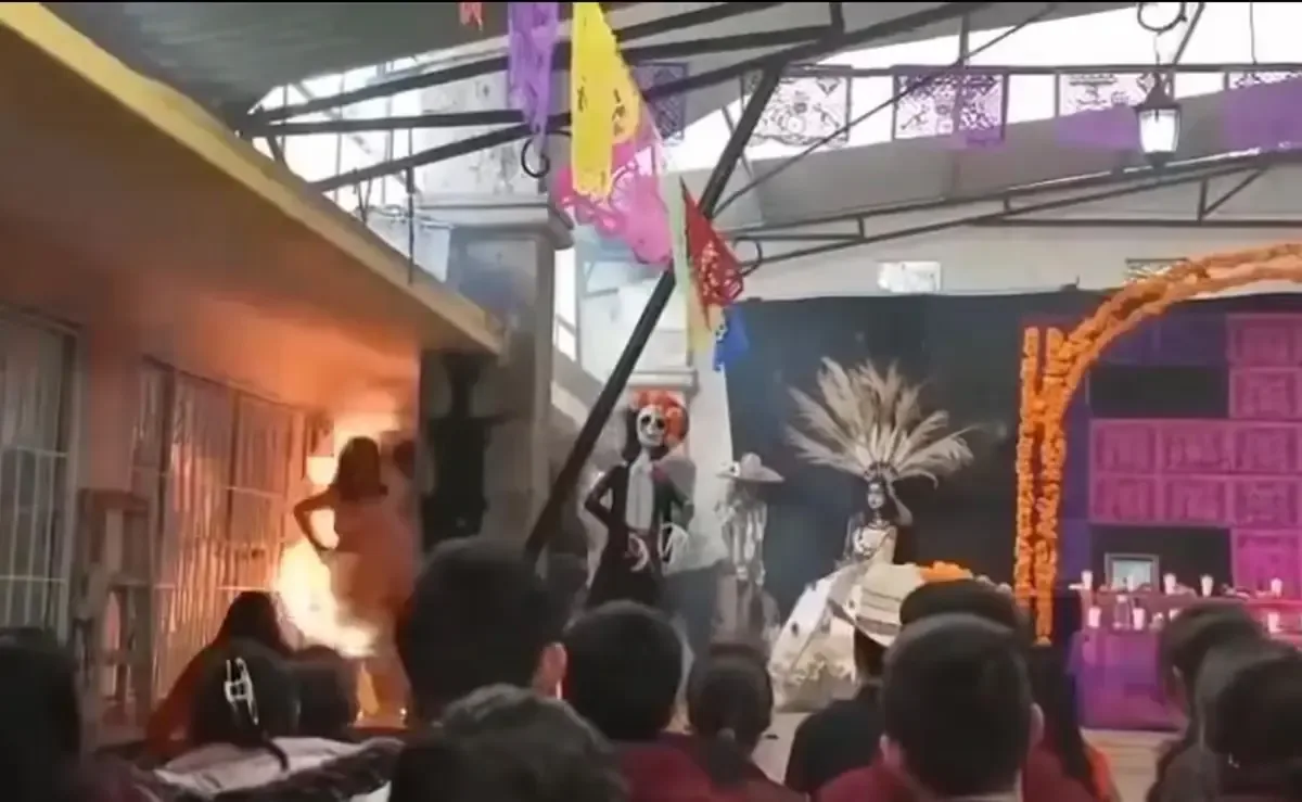 El incidente se registró durante una celebración escolar, generando solidaridad para cubrir los gastos médicos de la joven.