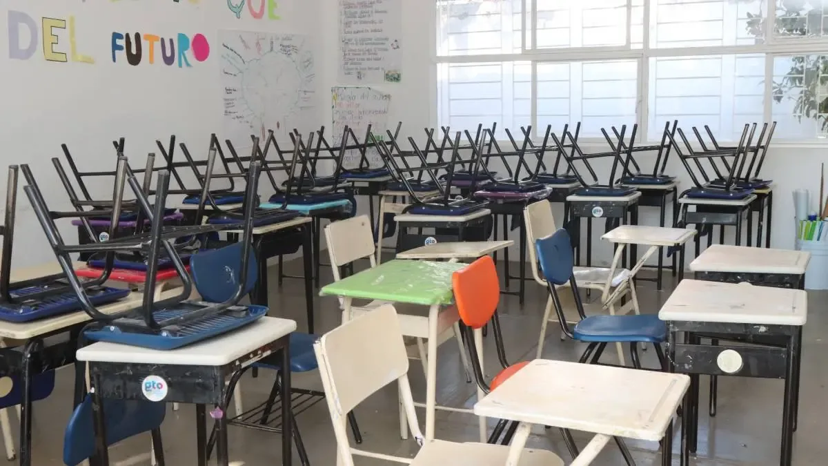 "Alumnos de secundaria en espera de su ingreso a preparatorias en Guanajuato."
