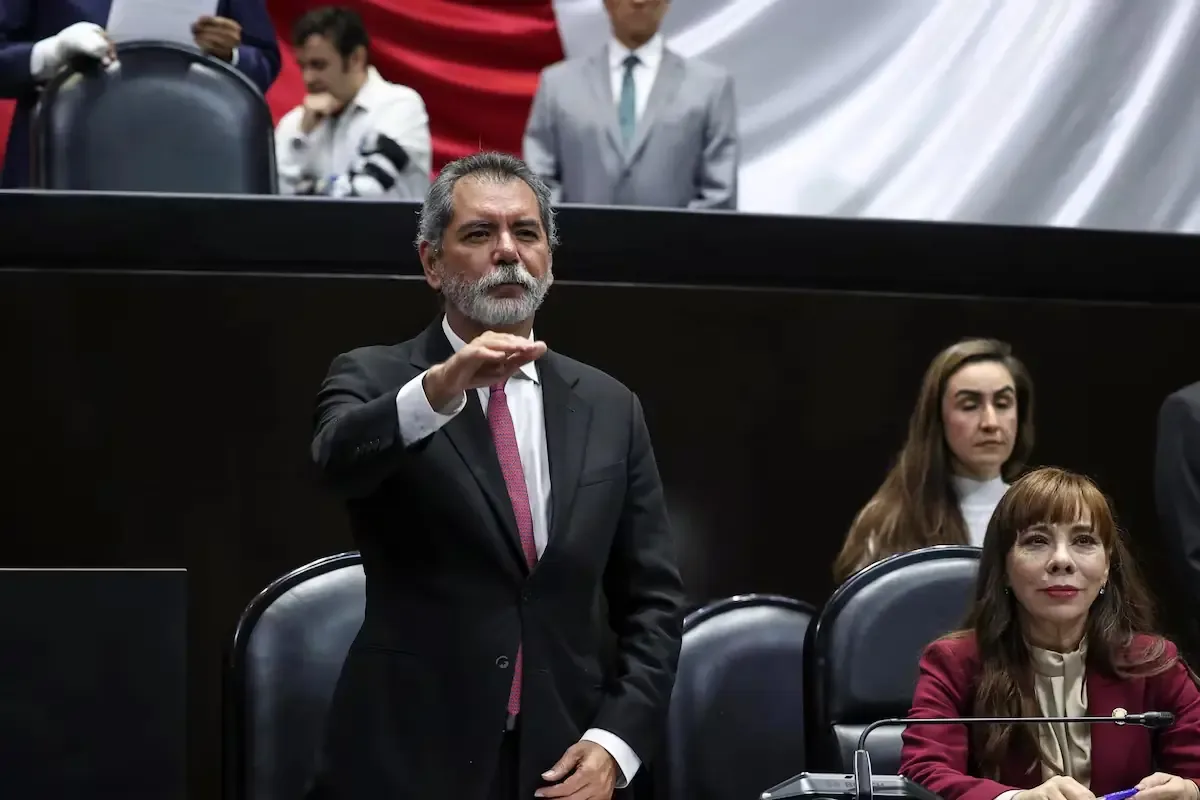 El secretario de Hacienda defendió los ajustes del gobierno para aumentar la recaudación tributaria sin una reforma profunda.