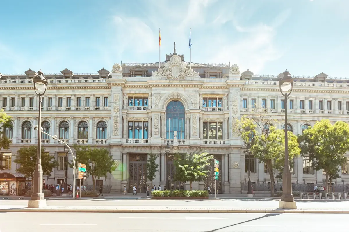 La entidad bancaria presenta un crecimiento en depósitos y préstamos impulsando sus ingresos.