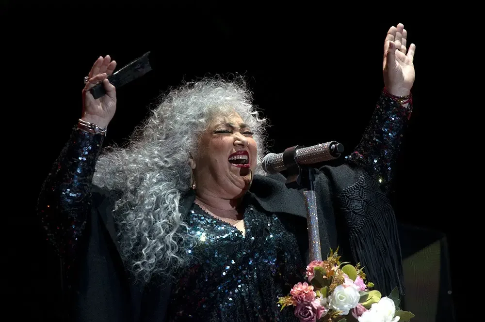 Amanda Miguel durante su emotivo concierto en Tijuana, celebrando 45 años de música.