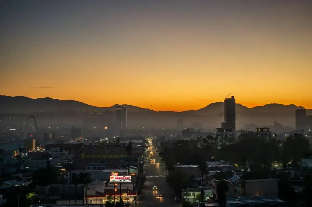"Amanecer fresco en Tijuana anuncia un día templado."