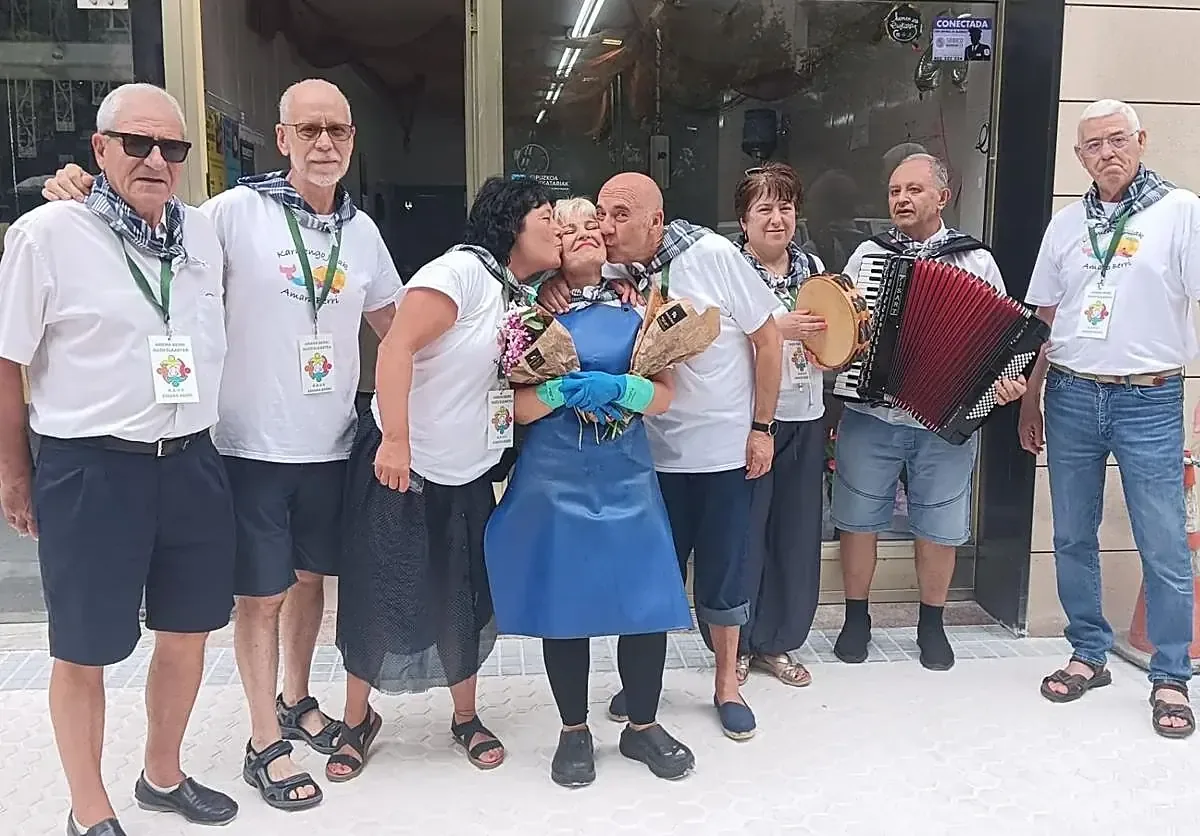 El barrio de Amara Berri destaca la labor de sus pescateras en celebración especial.