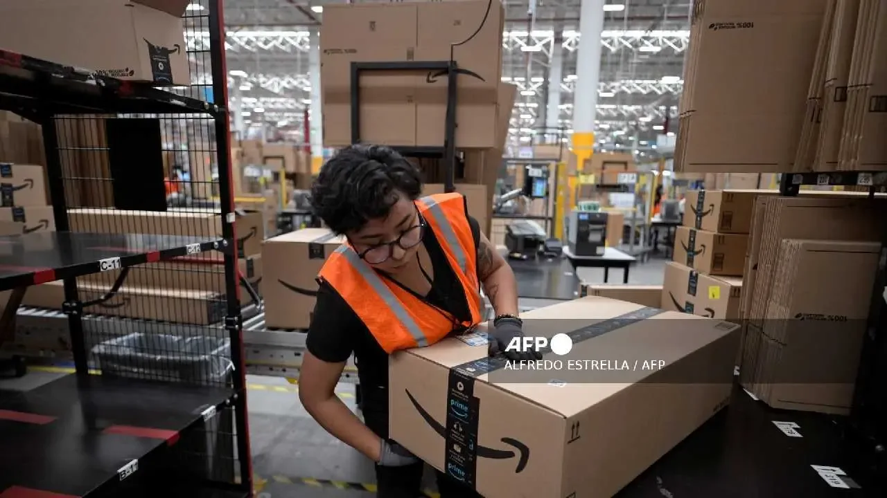 Amazon enfrenta una reestructuración global que afecta 16 mil puestos de trabajo.