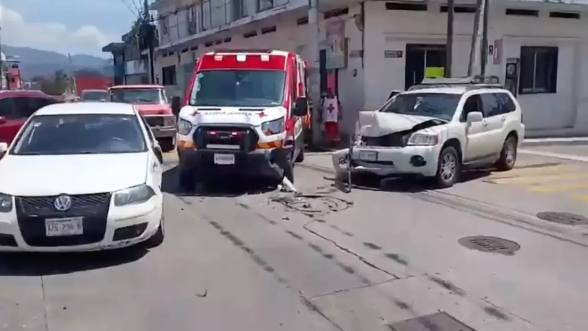 El accidente interrumpió el traslado de un paciente y generó congestión en el tráfico local.